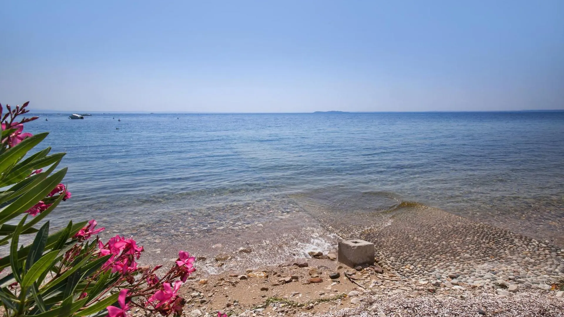 Villa Grace With Pool On The Lake Manerba del Garda Italy