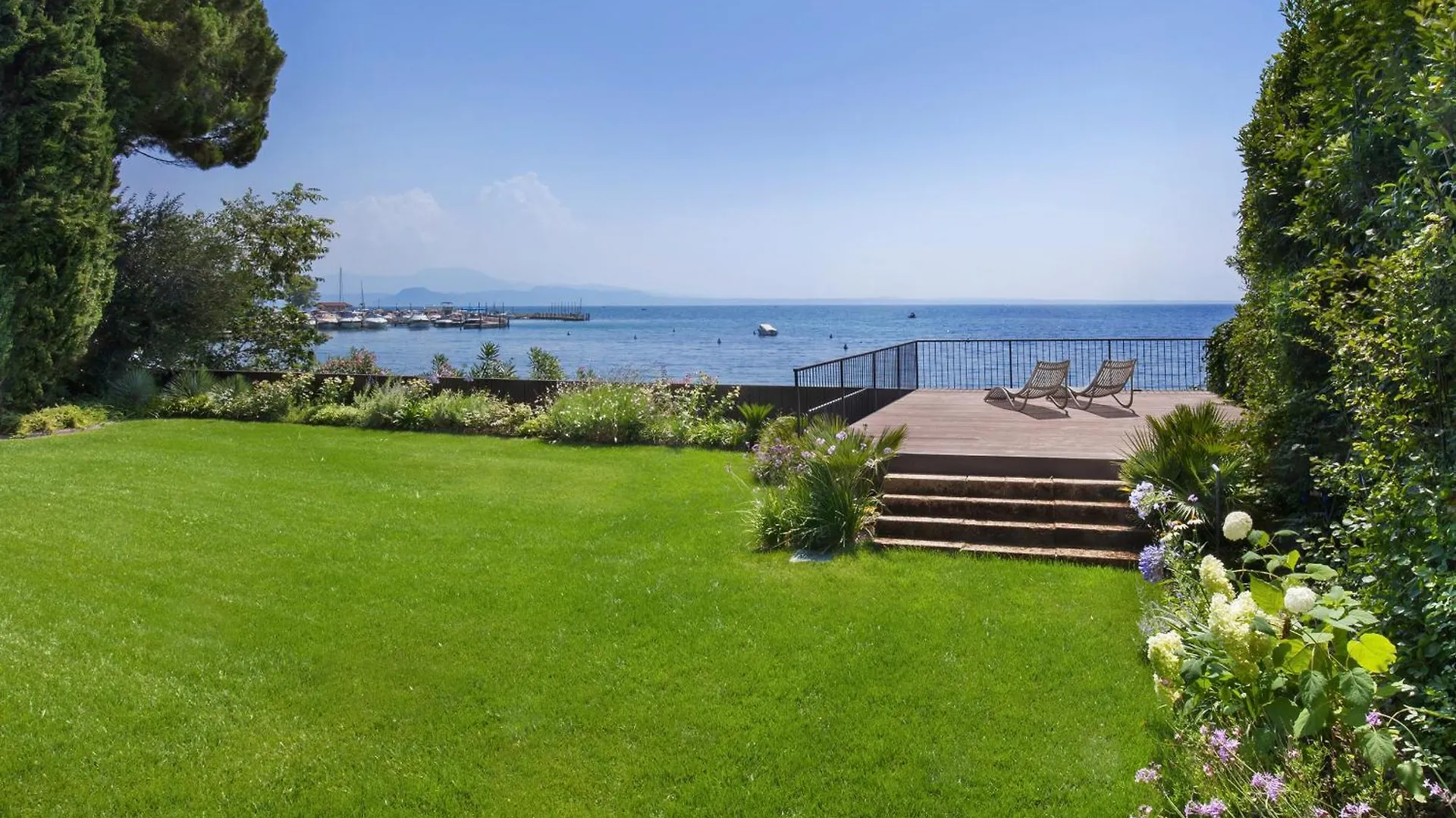 Villa Grace With Pool On The Lake Manerba del Garda 0*,  Italy