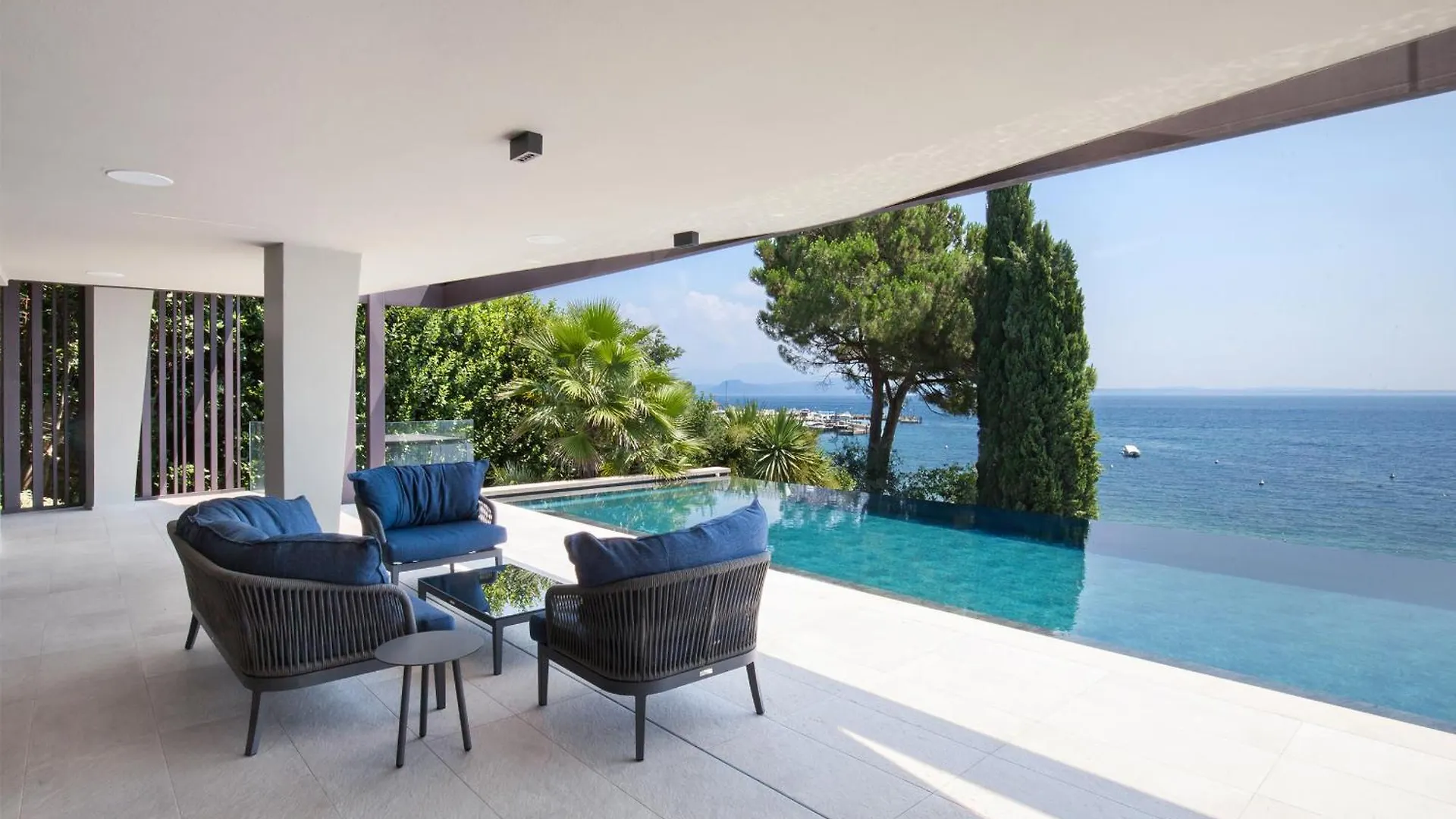 Villa Grace With Pool On The Lake Manerba del Garda Italy