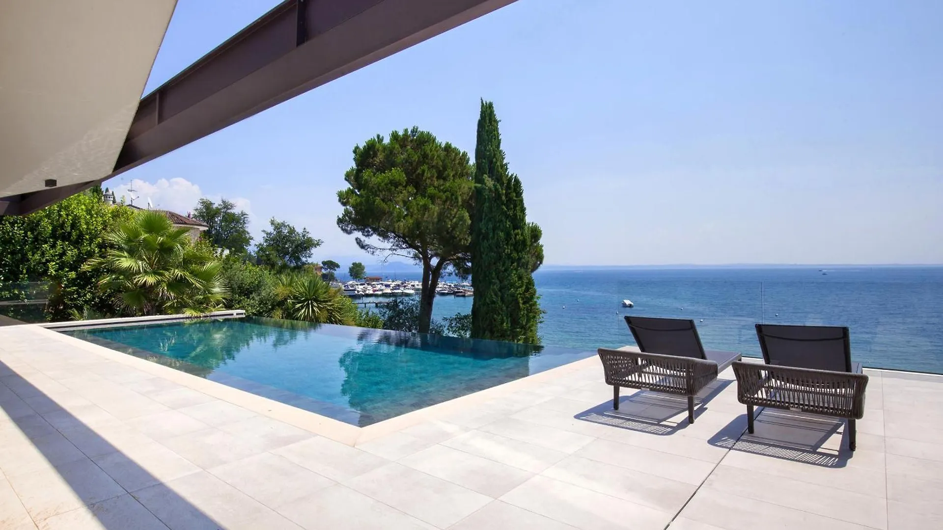 Villa Grace With Pool On The Lake Manerba del Garda
