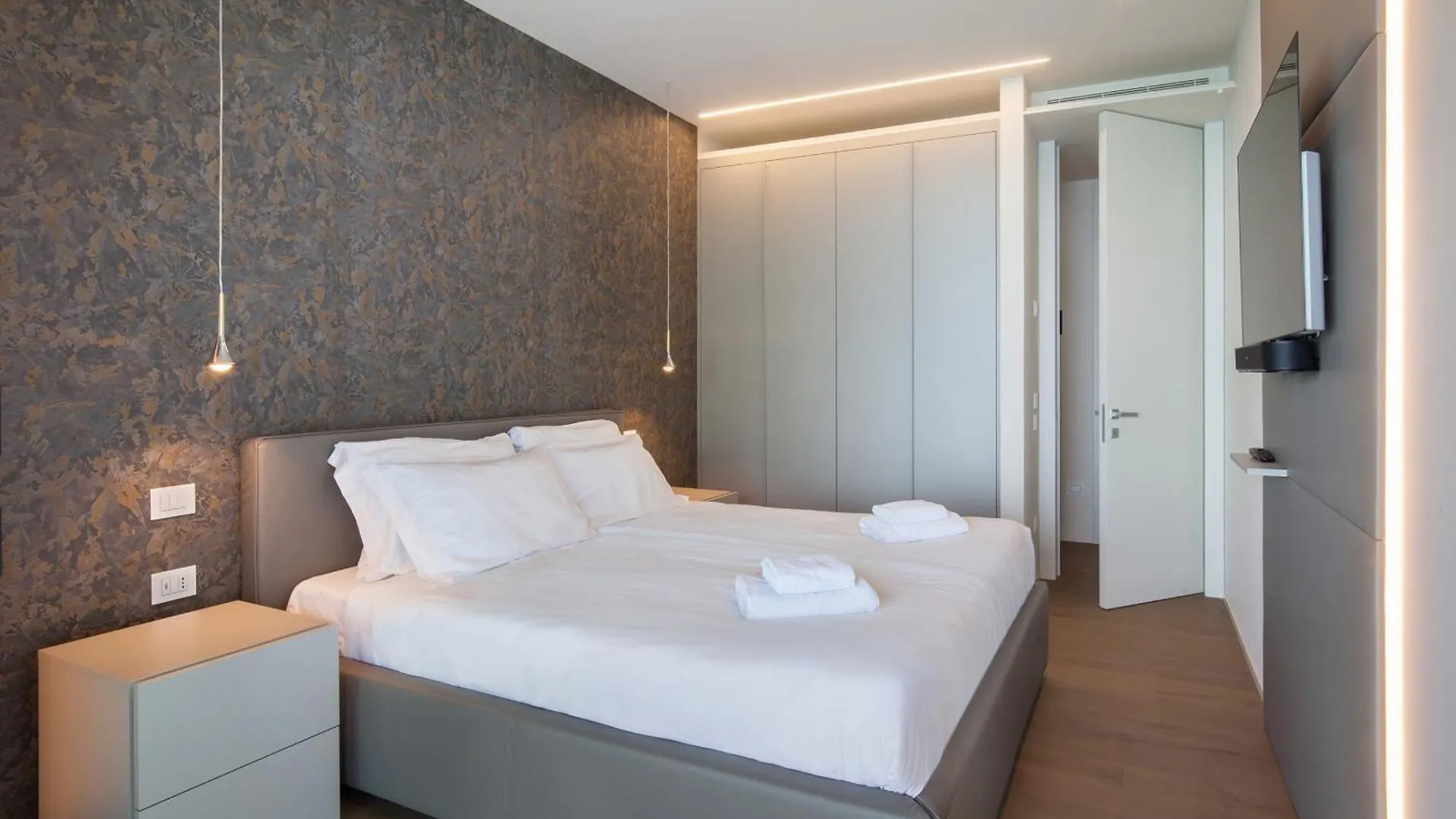 Villa Grace With Pool On The Lake Manerba del Garda