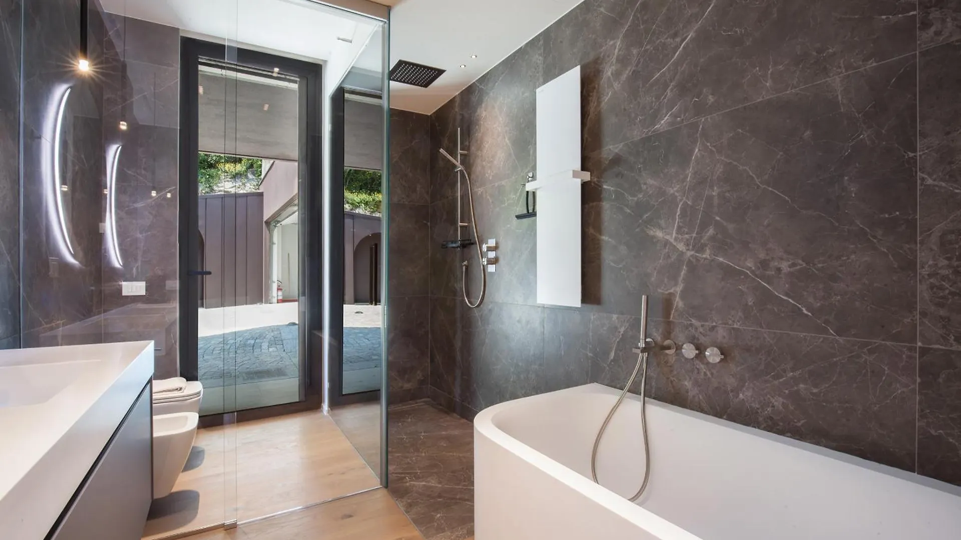 Villa Grace With Pool On The Lake Manerba del Garda Italy
