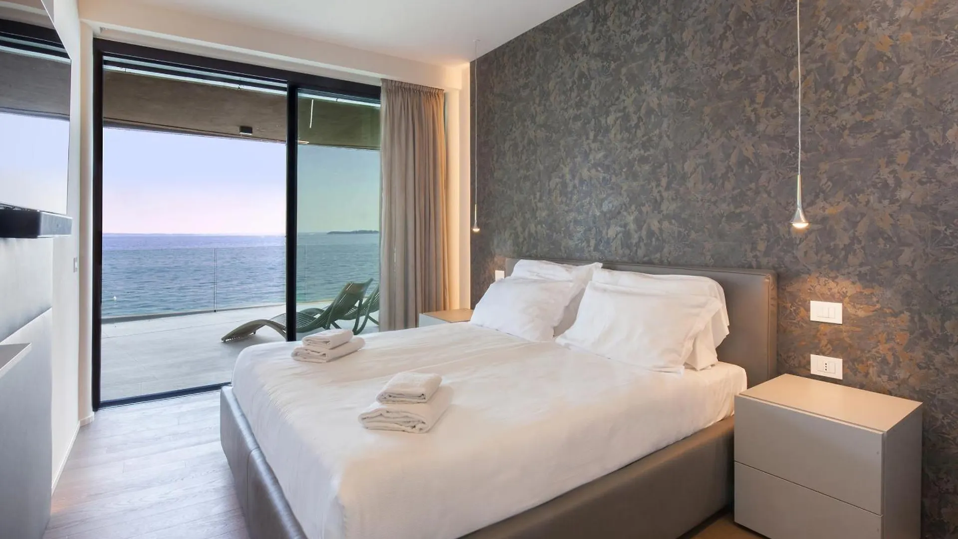 Villa Grace With Pool On The Lake Manerba del Garda